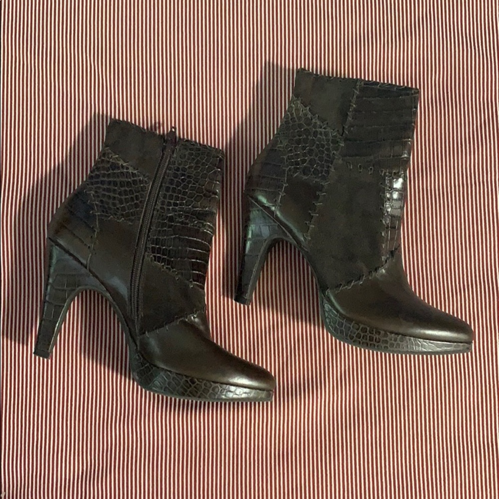 Gianni Bini platform boots